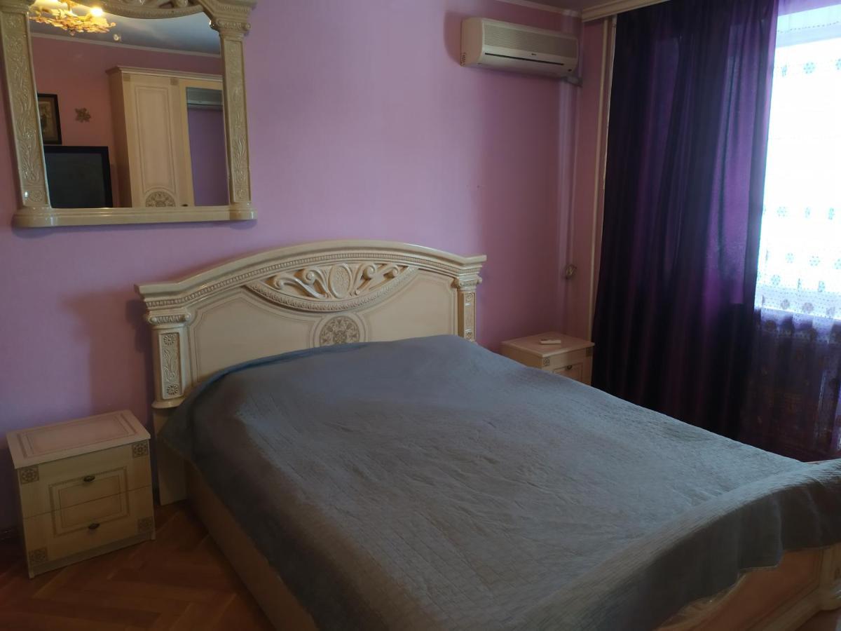 Затишні Апартаменти В Центрі Rivne Exterior photo